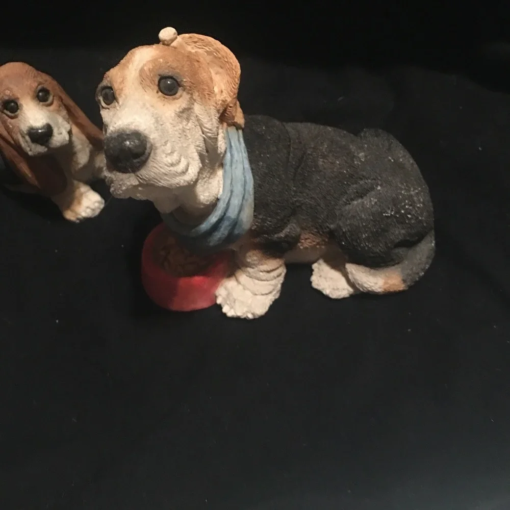Stone Critters Majestic Basset Hounds with Food Dish Ears Pinned‎ Back Figurine